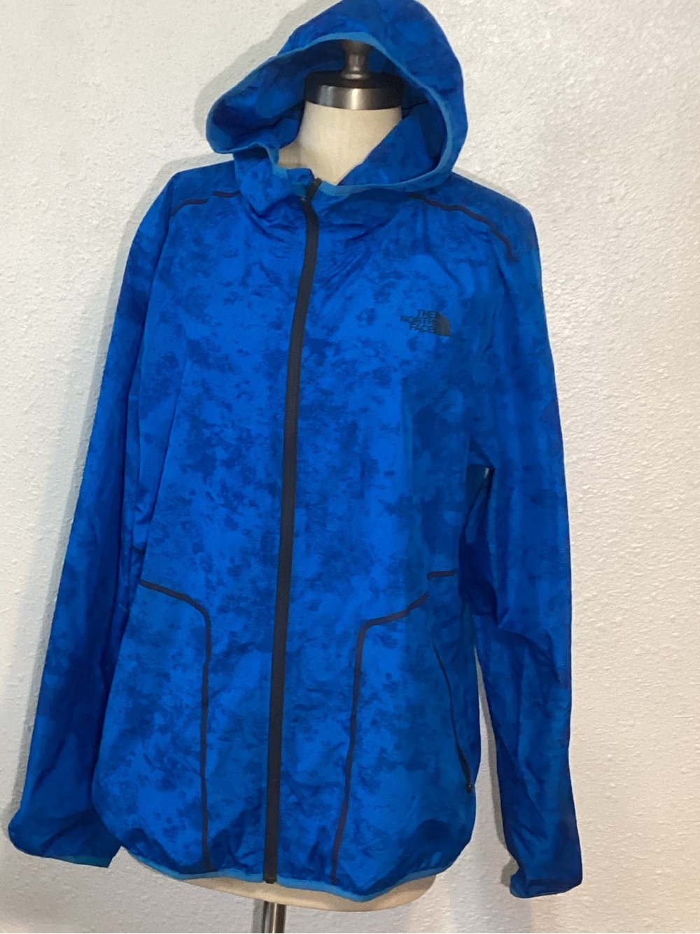 The North Face Royal Blue women’s Hooded Windbreaker Jacket size large